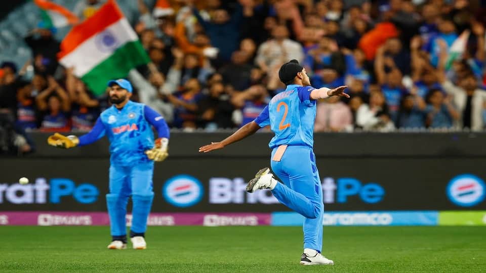 Arshdeep Singh gave reply to trollers by taking three wickets against Pakistan from mother to coach gave respo