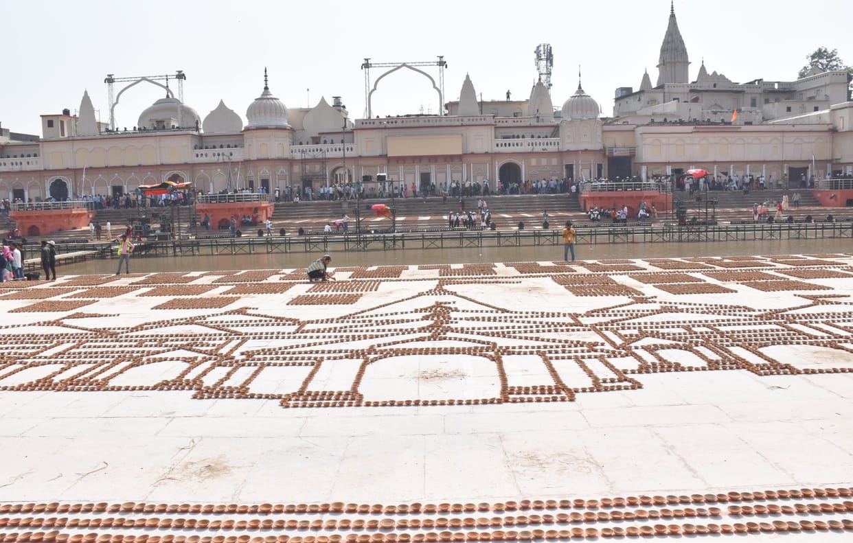 22 thousand volunteers staged 17 lakh lamps in 26 hours