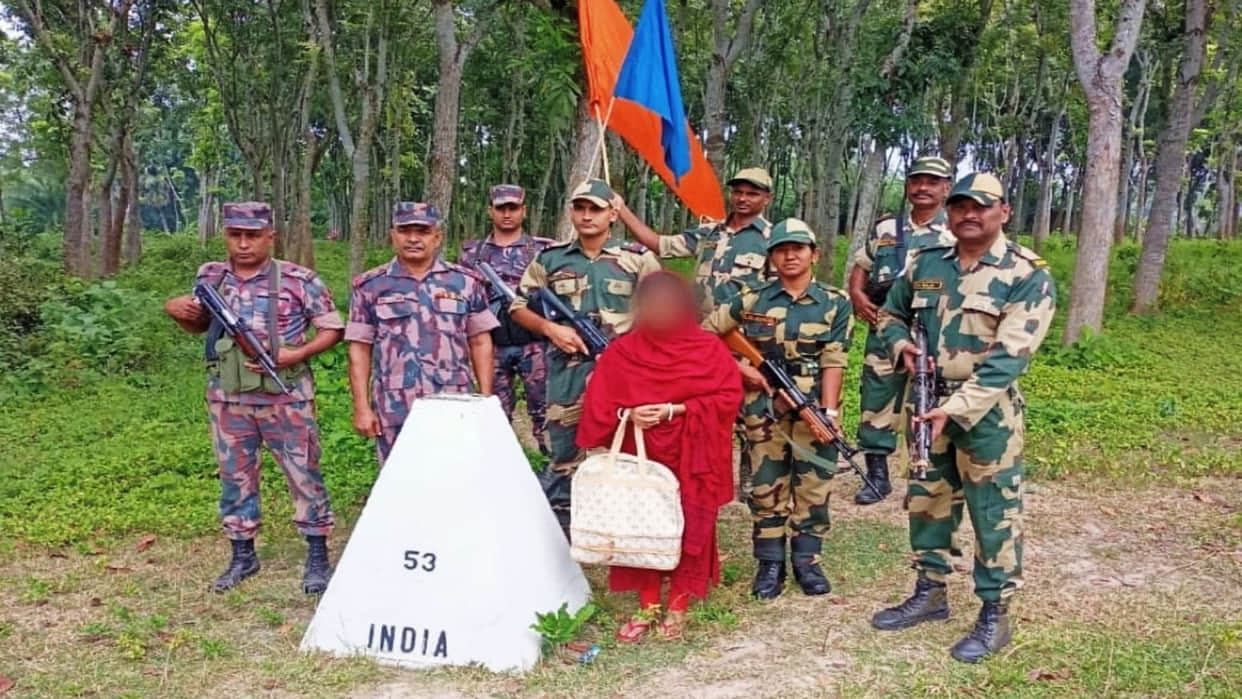 BSF handed over two Bangladeshi women arrested on the border to BGB