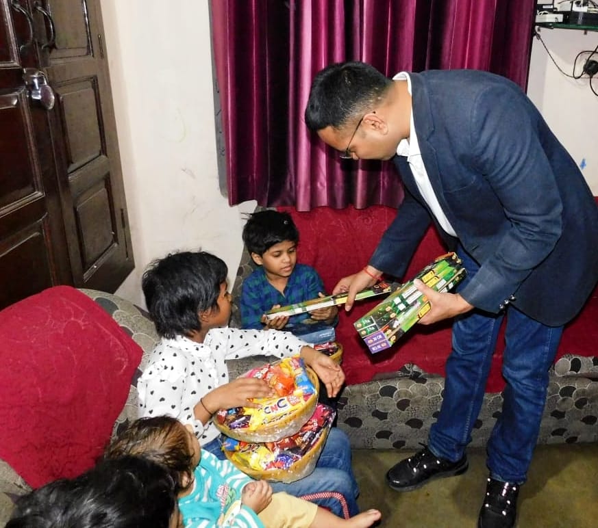SSP gave gifts to children