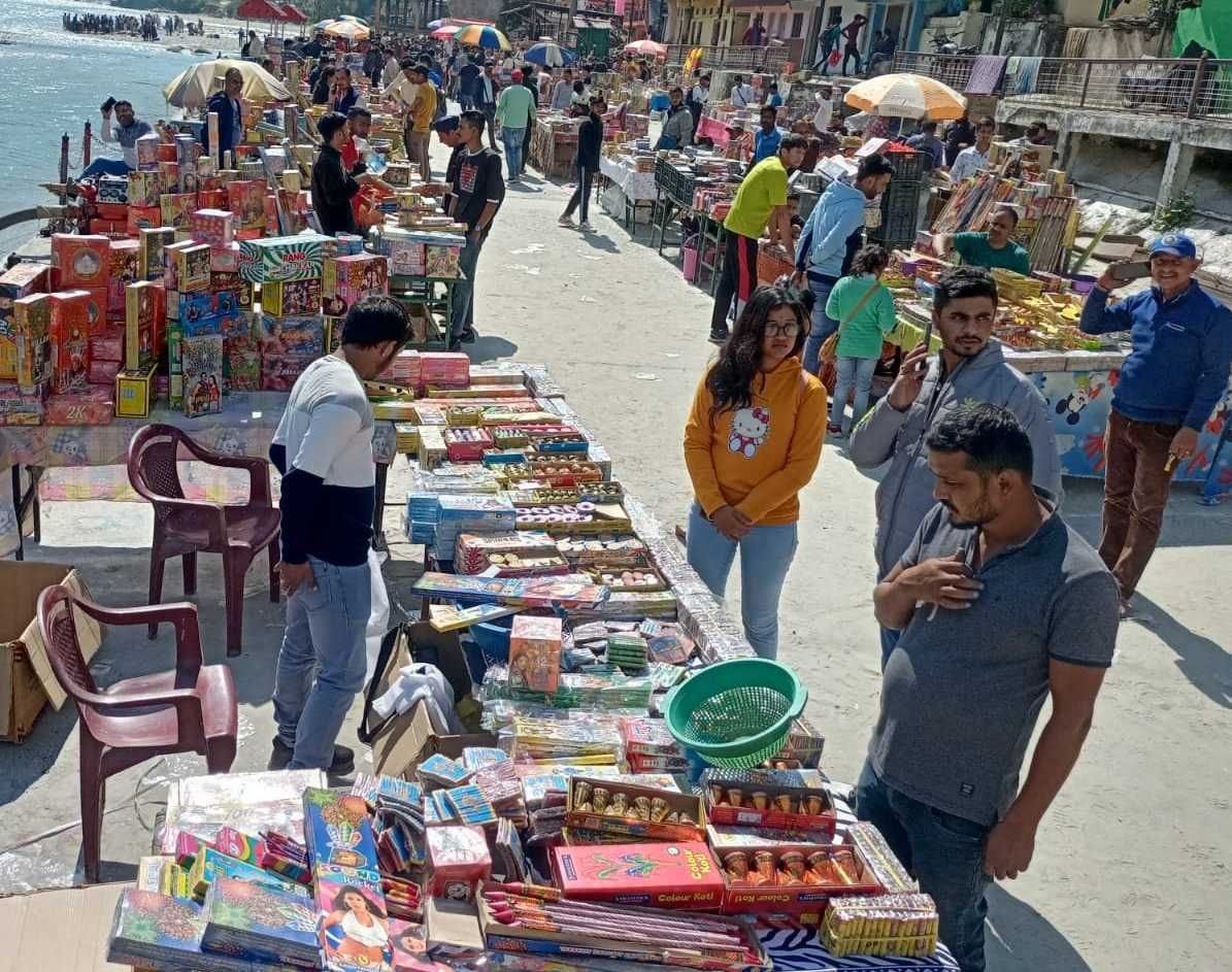 Cracker Market On Saryu Bank