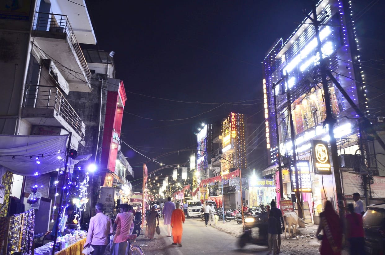 The shadow of the festival of Deepavali, illuminated houses and shops