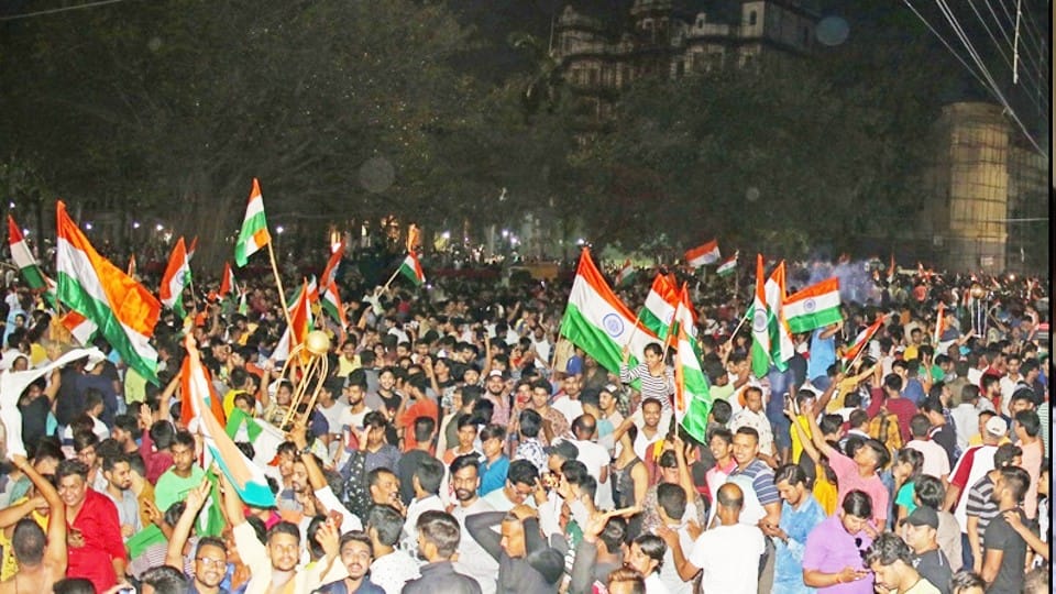 Indore: Fireworks start with India's victory over Pakistan, Diwali like atmosphere