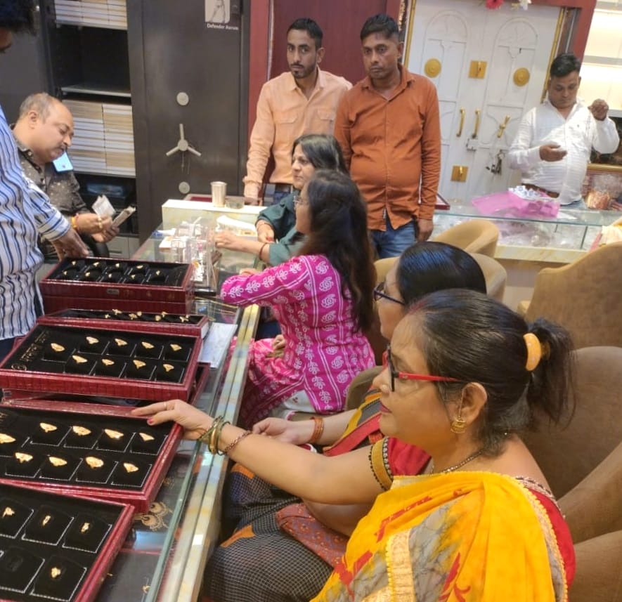 Today there will be crowd of Dhanteras, hope of rain