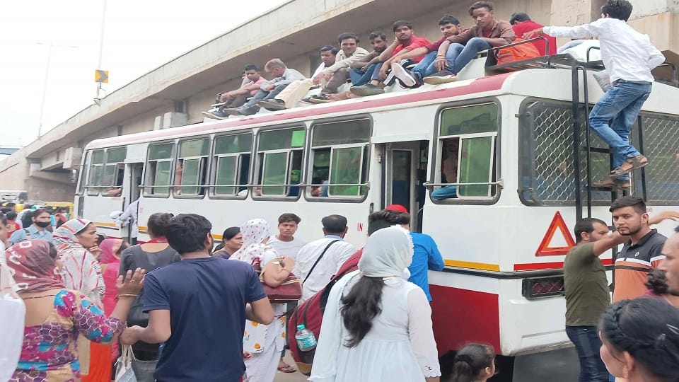 when no space in trains and buses people sat on the roofs and went home on diwali