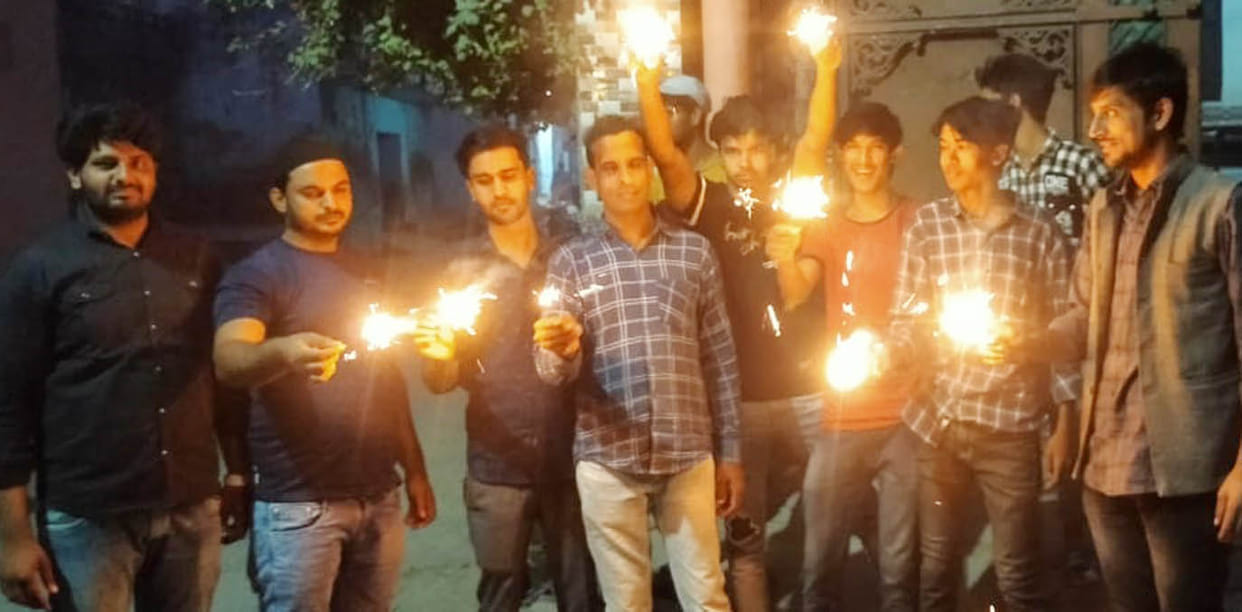 Cricket lovers cheer on India's victory in Melbourne