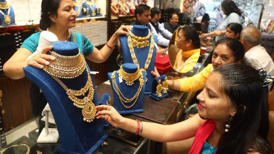 Dhanteras 2023 date Shopping Muhurat auspicious time for shopping on dhantrayodashi