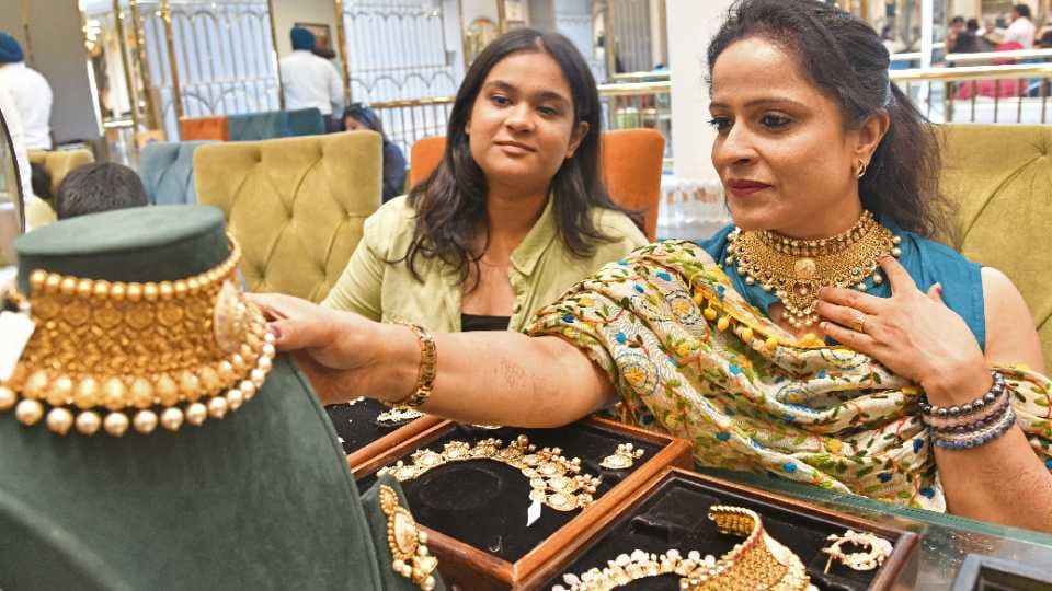 Dhanteras 2023 date Shopping Muhurat auspicious time for shopping on dhantrayodashi