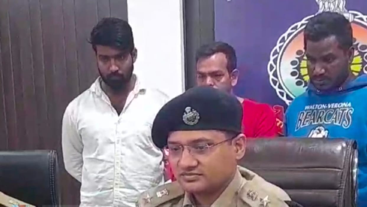 chhattisgarh police arrested three accused for betting on mahadev app in durg