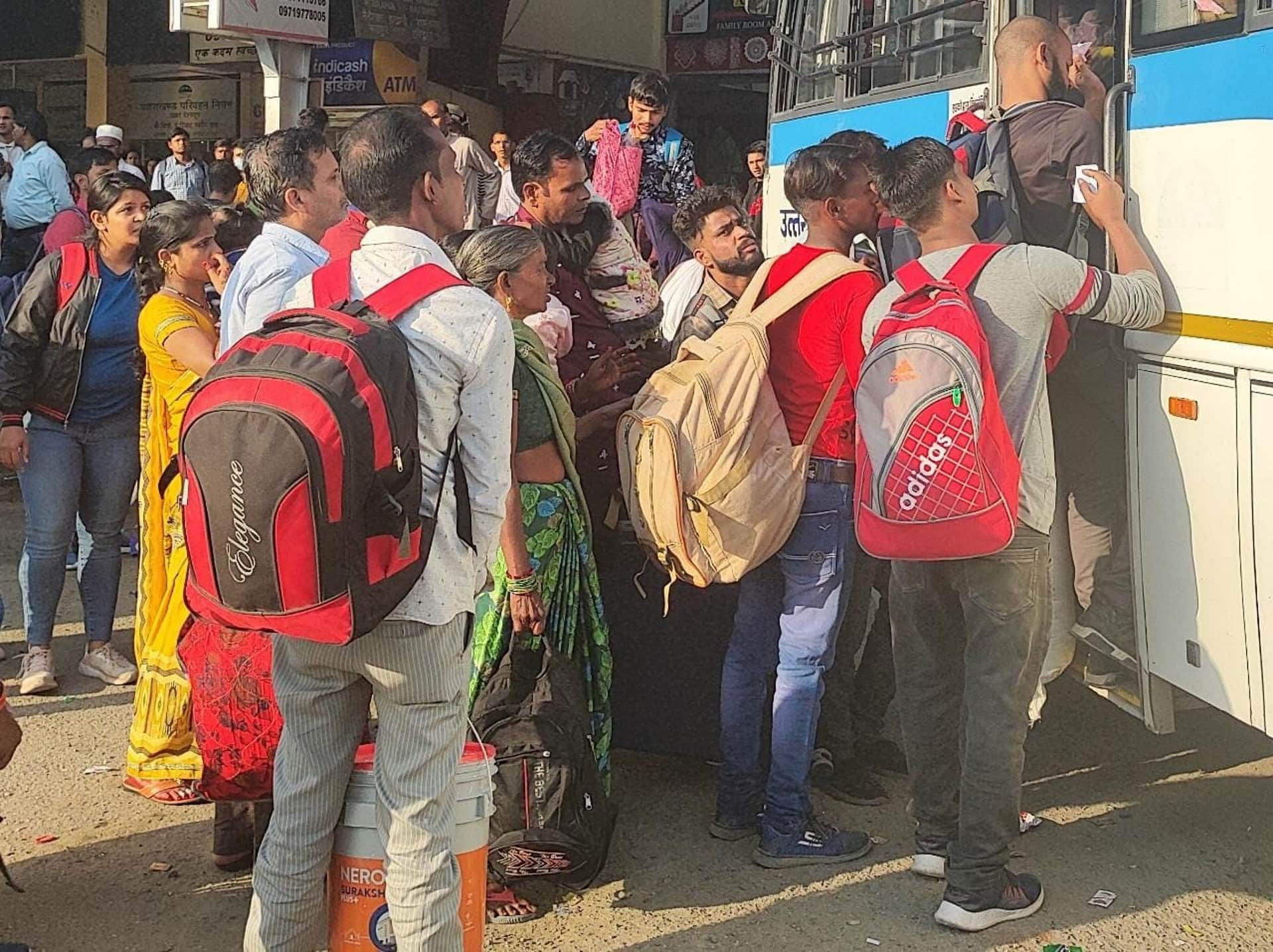 Diwali 2022 Crowd of passengers at railway station and ISBT premises, Diwali train ticket booking Uttarakhand
