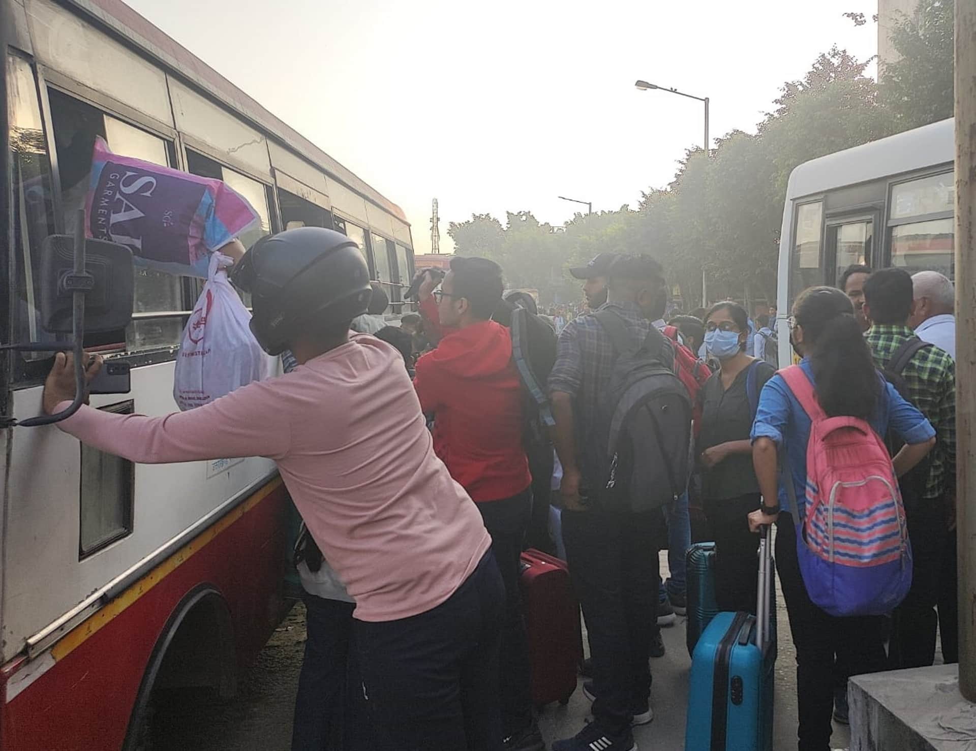 Diwali 2022 Crowd of passengers at railway station and ISBT premises, Diwali train ticket booking Uttarakhand