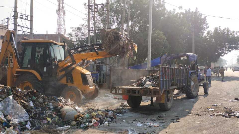 Nagar council employees created ruckus for picking up garbage in Fatehabad