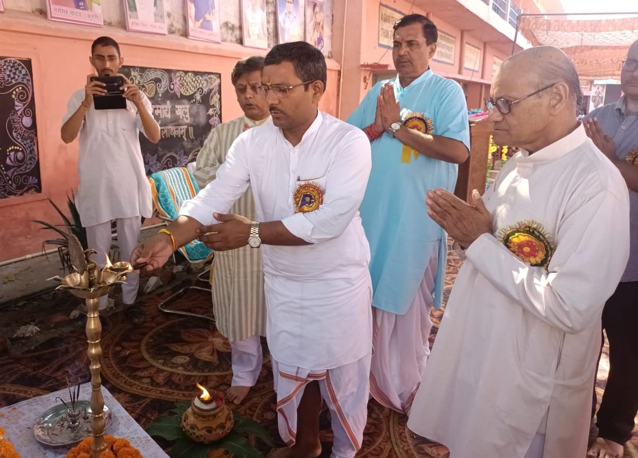 gonda,RSS,play,vidya bharti