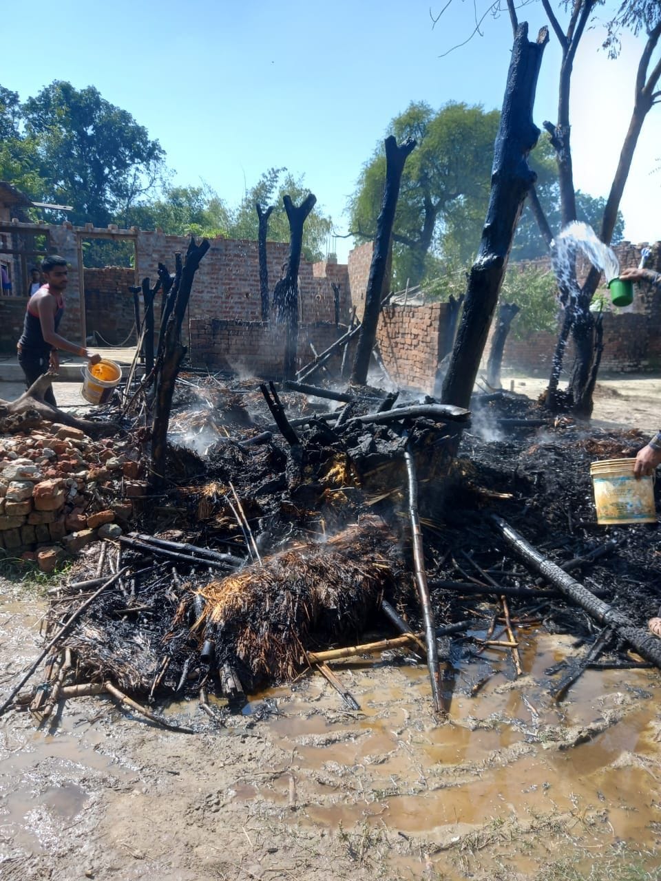 gonda,fire,village