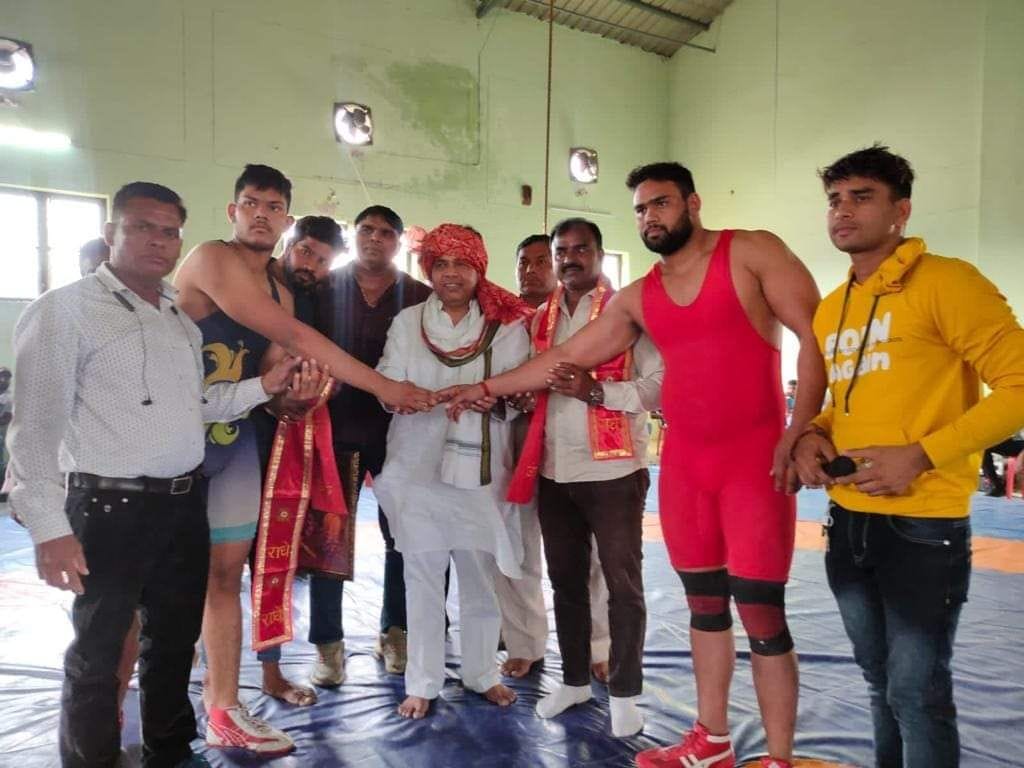 Hathras: Sachin Chaudhary of Bisawar becomes Braj Kesari wrestler