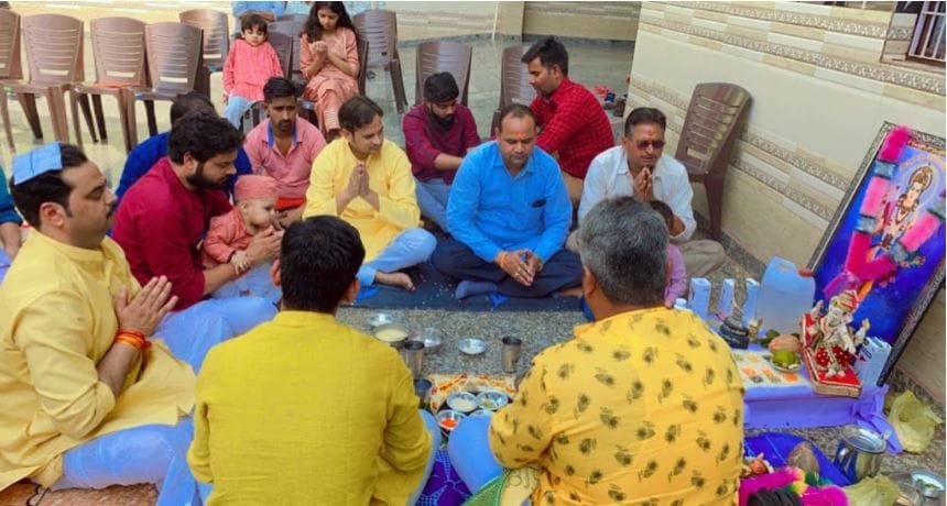 Hathras: Worship of Lord Dhanvantari on his birth anniversary, wishing for prosperity