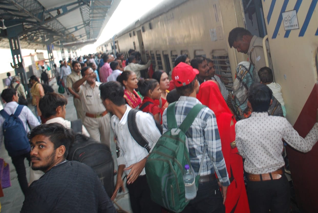 Hathras: Crowd of passengers gathered in train-buses on Diwali