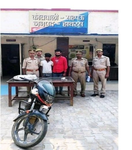 Hathras: Two arrested with gun, bike and stolen cable