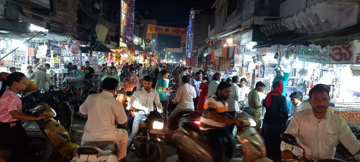 Hathras: The city lit up on the eve of the festival of lights