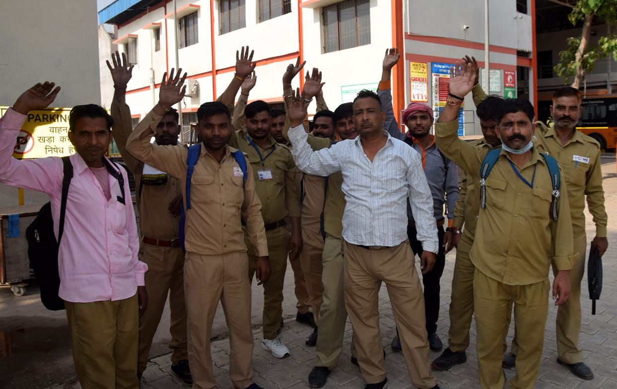 Smart city staff uproar against the assault on the driver