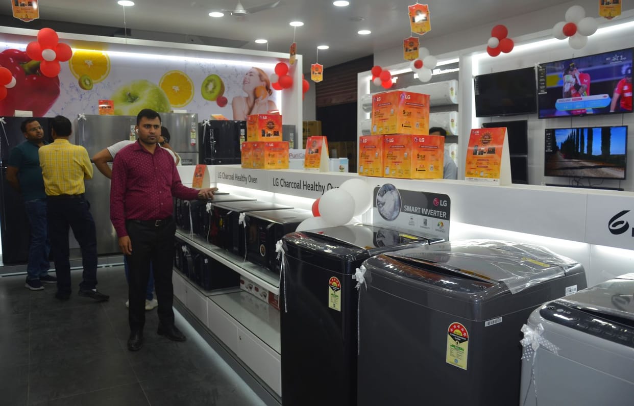 diwali bazar,Dhanteras: 1st day business crosses 80 crores
