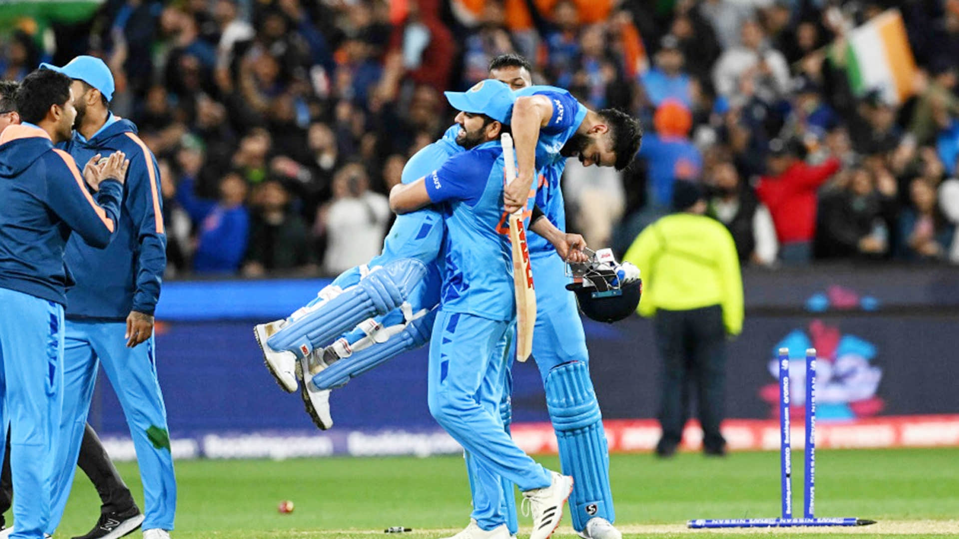 T20 World Cup 2022: Virat Kohli surpass Rahul Dravid, becomes 6th highest run scorer in international cricket