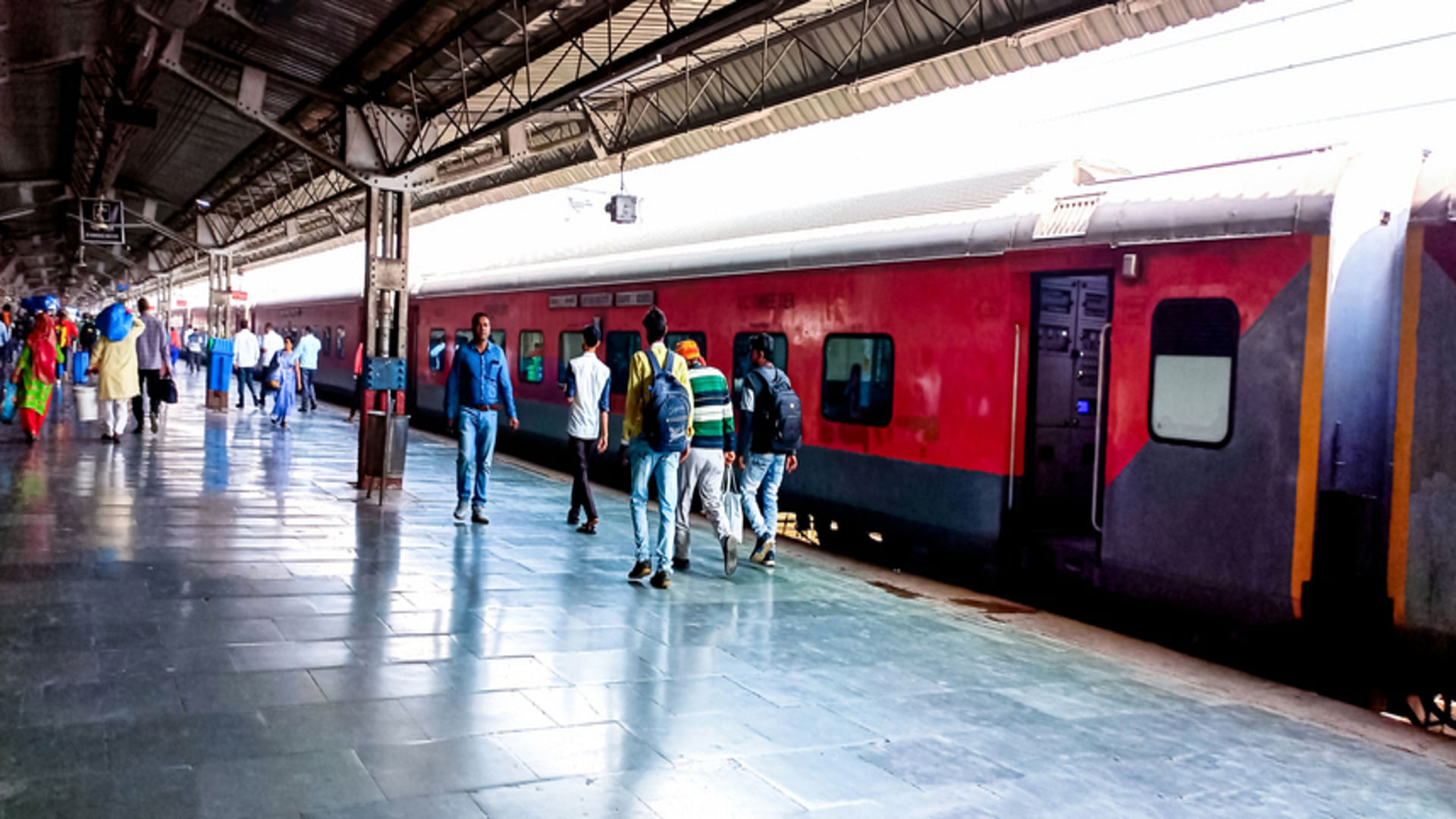 Indian Railways Luggage Rules Know How Much Luggage Is Allowed In Train