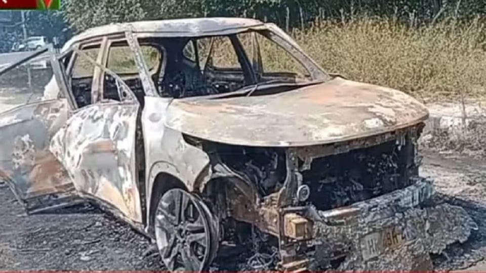 Explosion in car in Delhi Alipur driver scorched to death