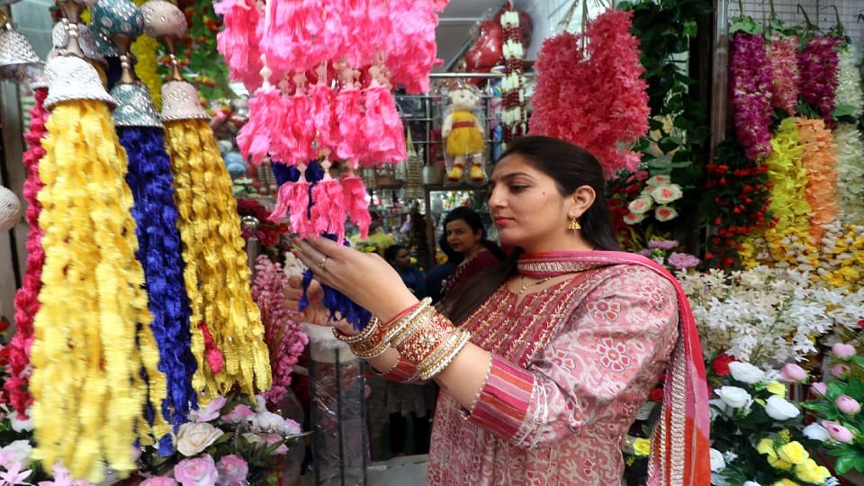 Chaitra Navratri 2023 Delhi Locations for Navratri Puja Samagri Market Check Details Here