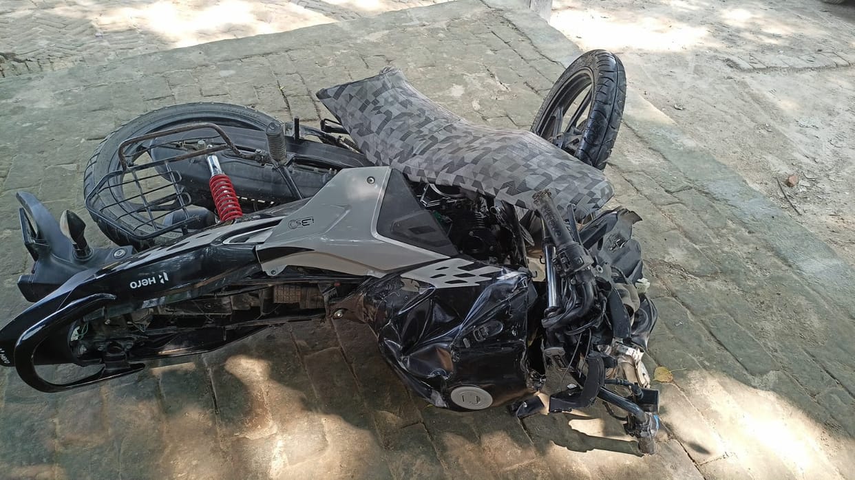 Pickup hit bike in Hardoi, maternal uncle and nephew died