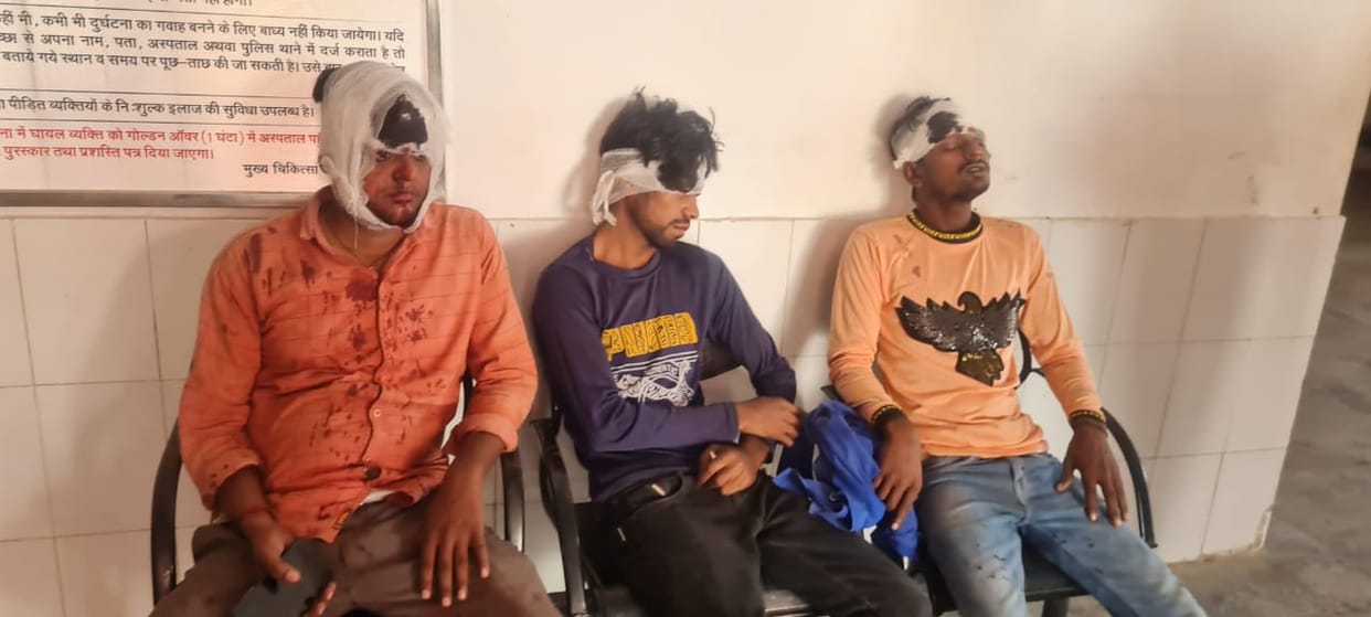 Six people injured in a fierce accident of car and magic collision in Hardoi