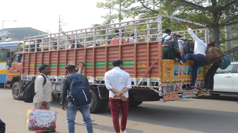 when no space in trains and buses people sat on the roofs and went home on diwali