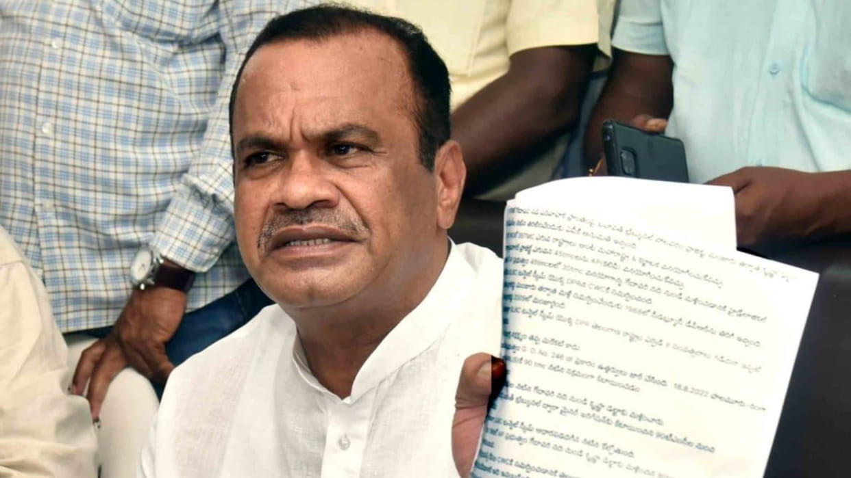 Munugode bypoll AICC issues show cause notice to party MP Venkat Reddy