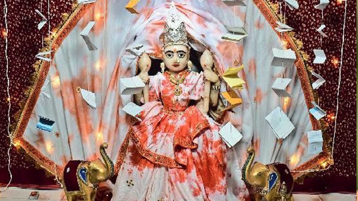 devotees worships Maa Mahalakshmi Temple Banswara on Diwali 2022