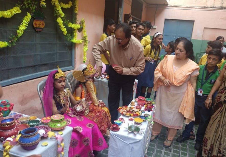 Students celebrated Deepotsav by decorating rangoli and lamps