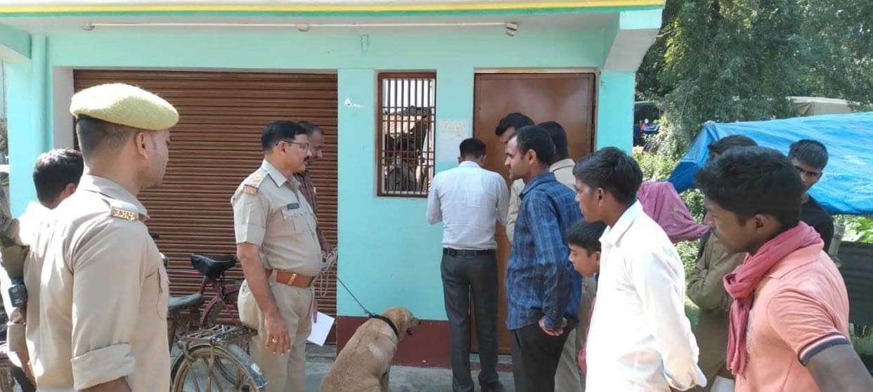 Theft of lakhs by breaking the lock at five places