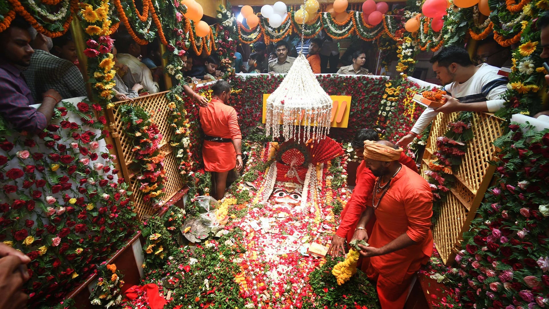 Jayanti: Bajrangbali devotees gathered at the big Hanuman temple