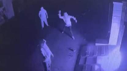 कैमरे में कैद संदिग्ध।