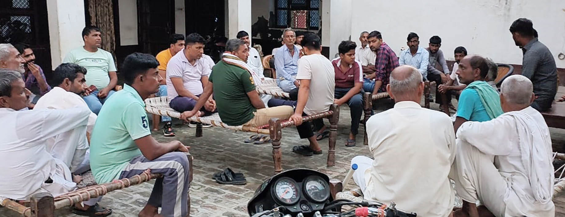 Two farmer organizations face to face in Tehsildar-head dispute case