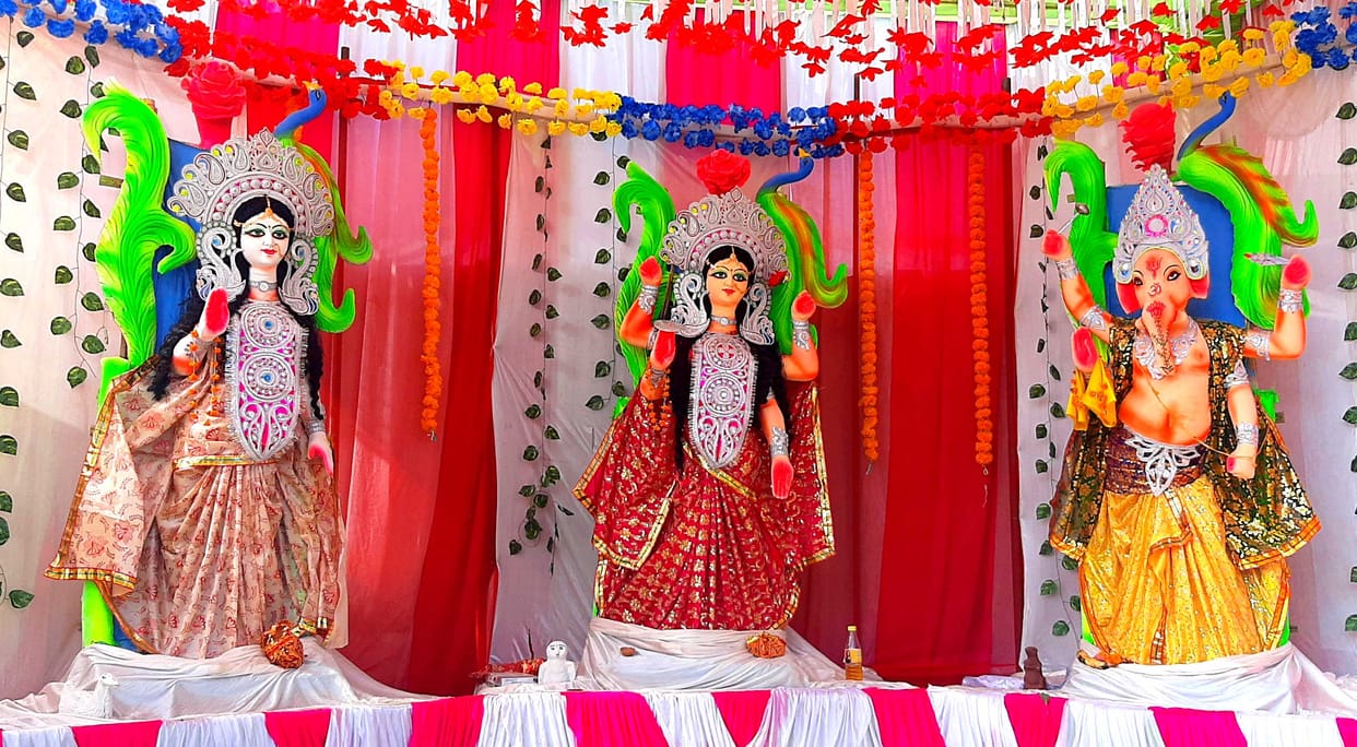Devotees gathered for darshan worship in the pandal