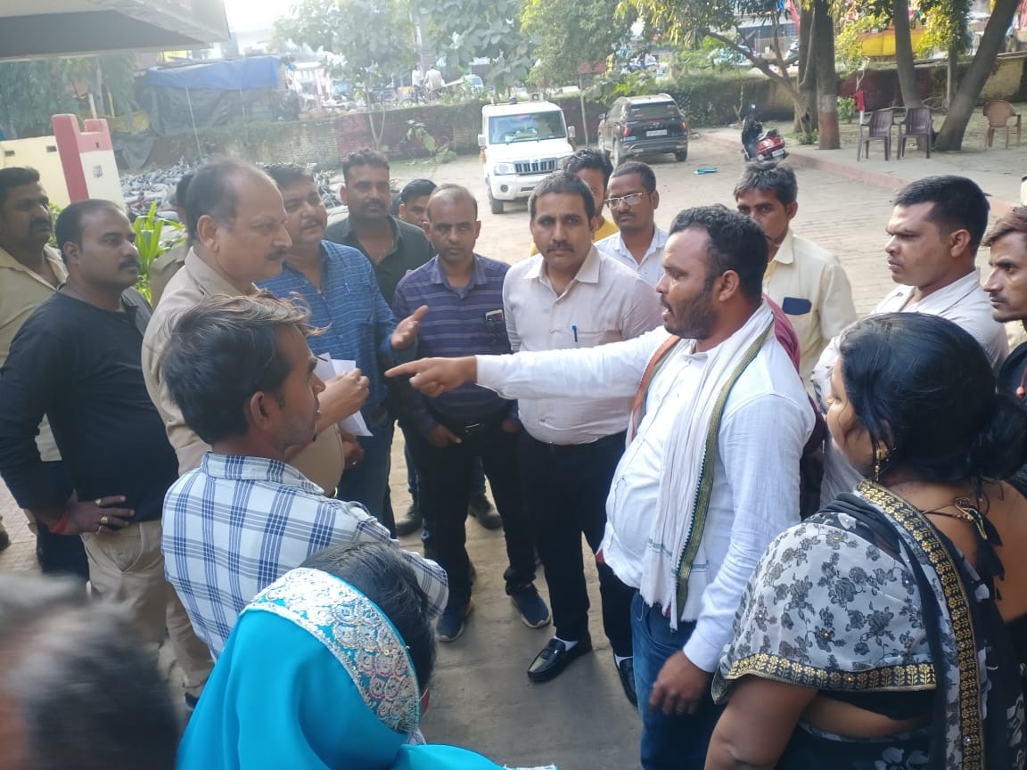 Worker dies after falling from height, uproar of family