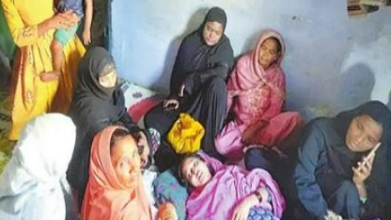 rewa bus accident Nine people killed and 15 injured of Balrampur  in bus accident in Rewa