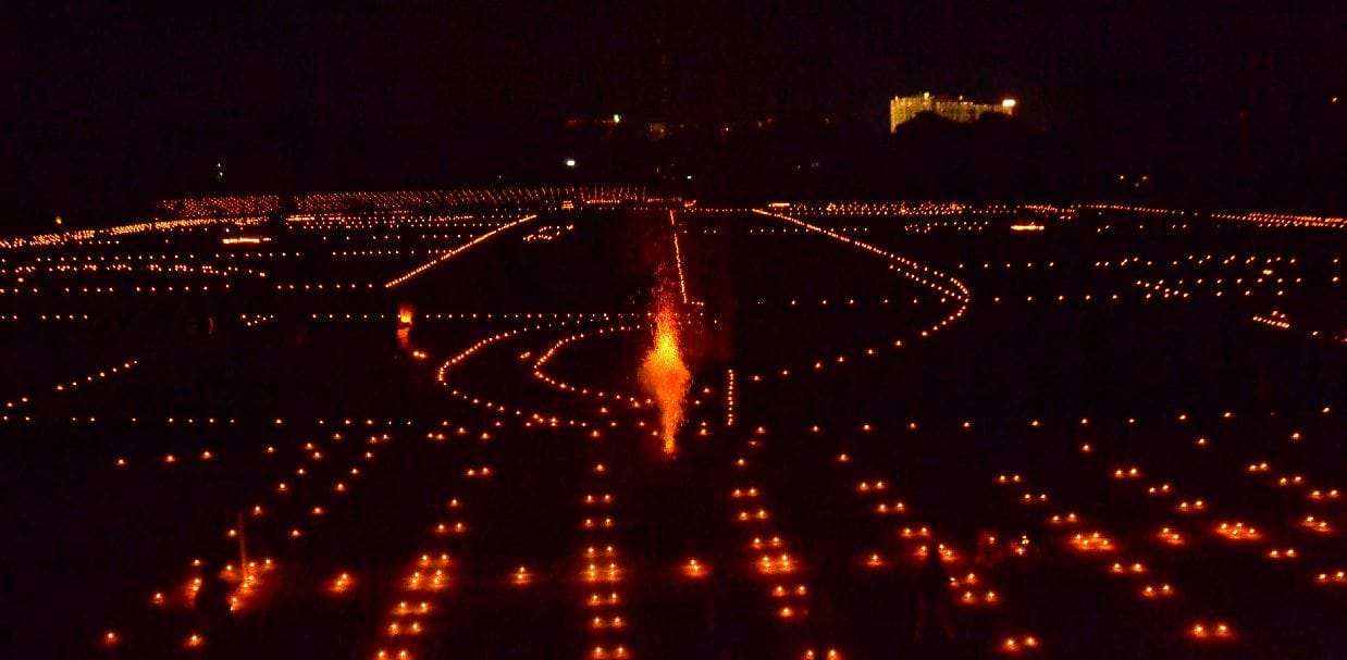 Diwali 2022 Every corner of varanasi city of Shiva lit up with gaiety of Deepotsa  see attractive decoration