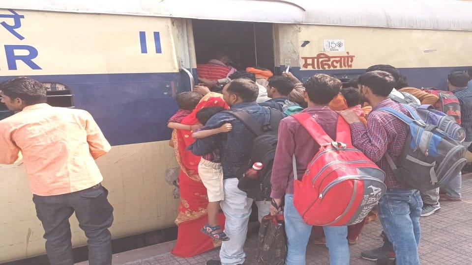 when no space in trains and buses people sat on the roofs and went home on diwali