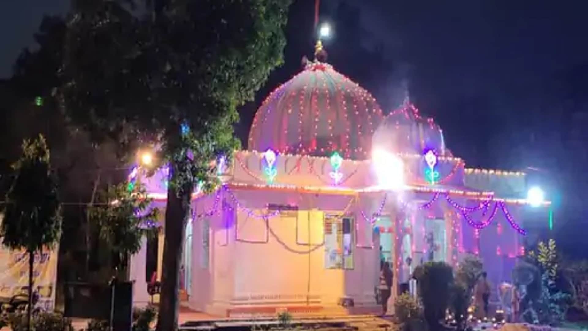 1100 year old temple of Goddess Lakshmi is located in Pachmatha of Jabalpur the statue changes form three time