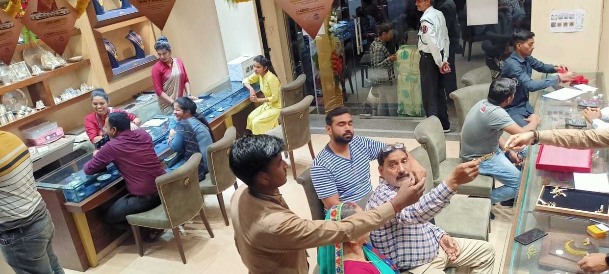 More than 350 crore business done on Dhanteras