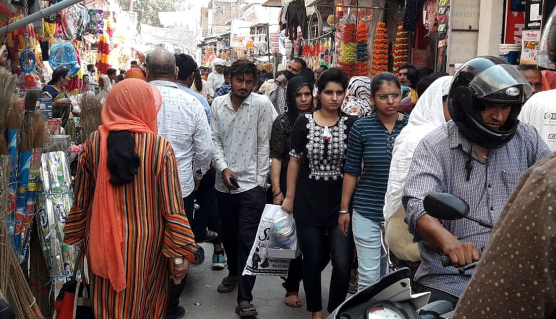Money rained in the market on Dhanteras