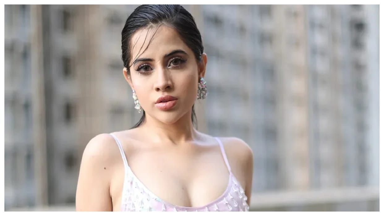 urfi javed bold look with diamond hands top know how did she make it