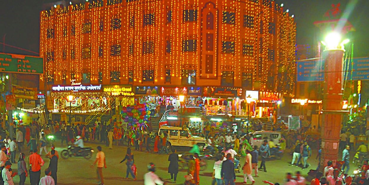 Diwali 2022 Every corner of varanasi city of Shiva lit up with gaiety of Deepotsa  see attractive decoration