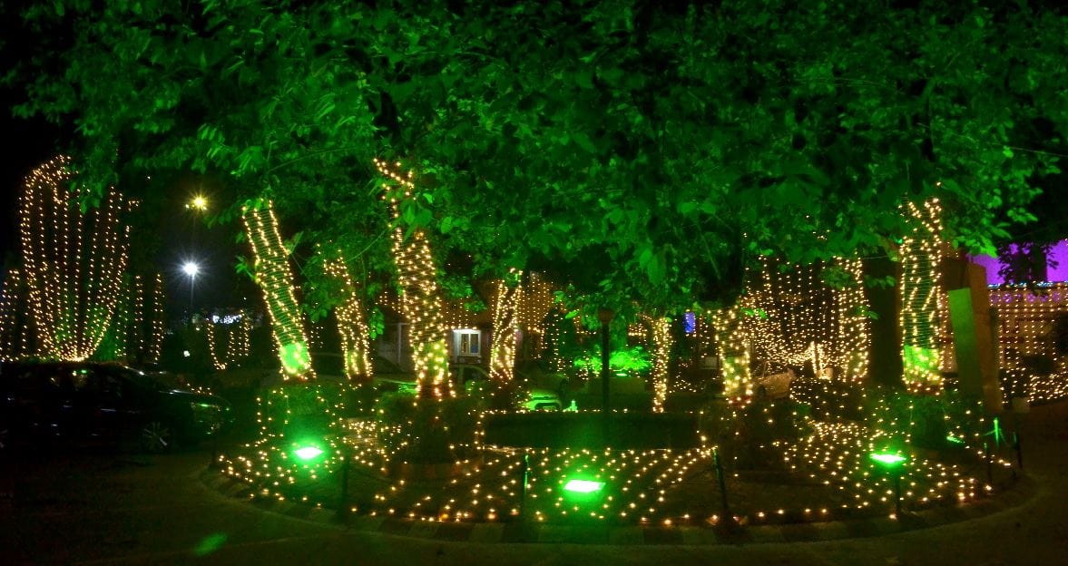 Diwali 2022 Every corner of varanasi city of Shiva lit up with gaiety of Deepotsa  see attractive decoration